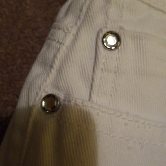 White jean shorts by guess - Picture 3 of 4